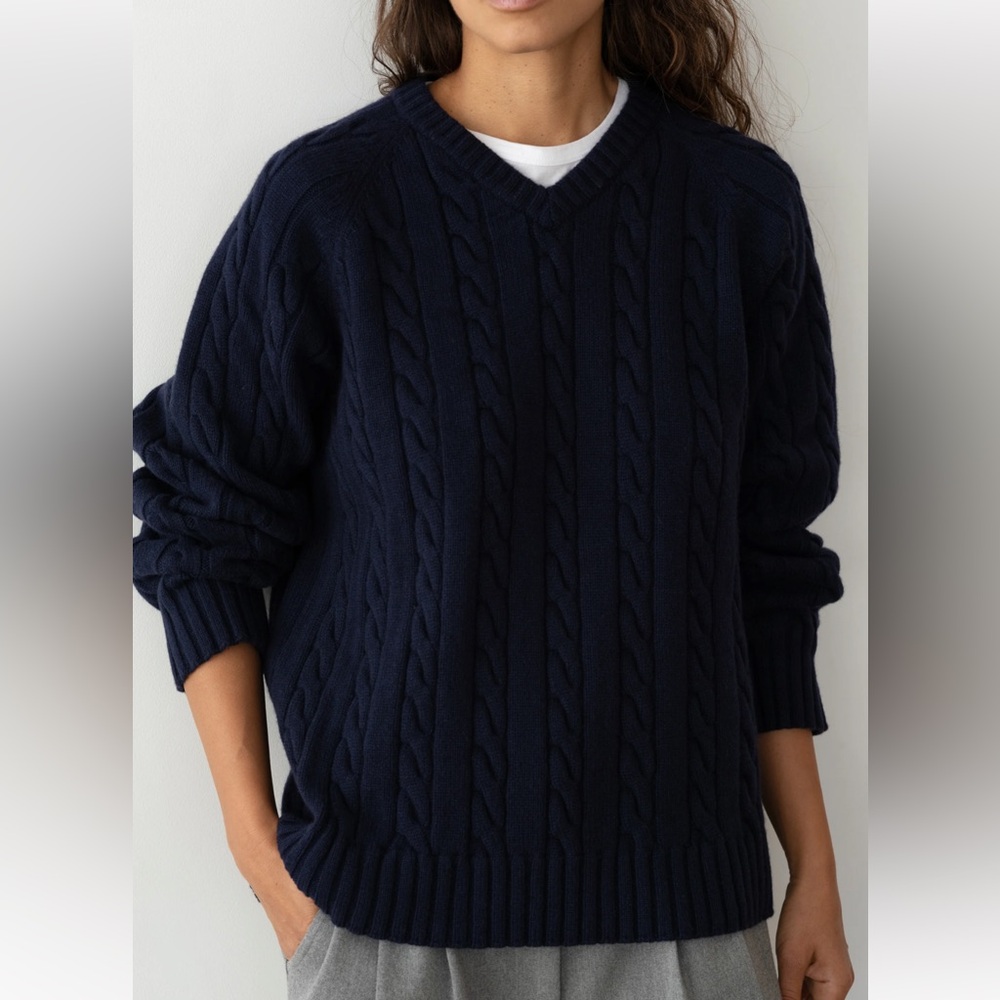 DONNI The Cable V-Neck Sweater